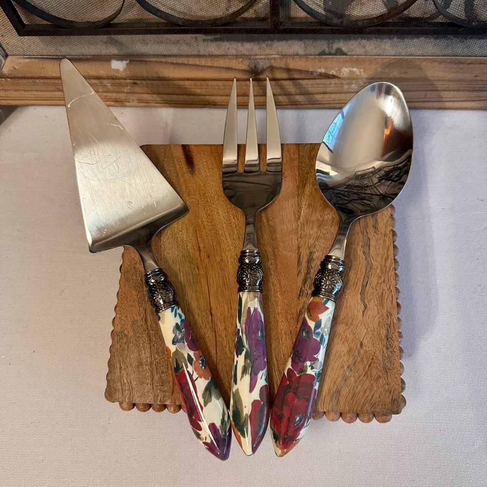 Pioneer Woman Timeless Floral Serving Set